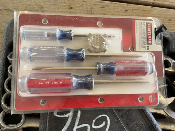 craftsman-standard-combination-wrench-set-and-screwdriver-set-image-3