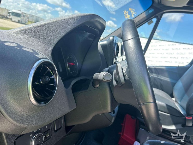 2010-mercedes-benz-sprinter-4500-image-15