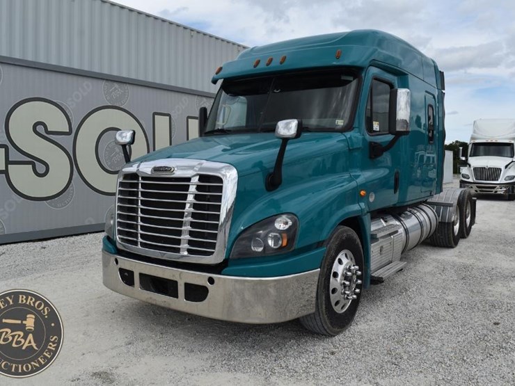 2016-freightliner-cascadia-125-image-1