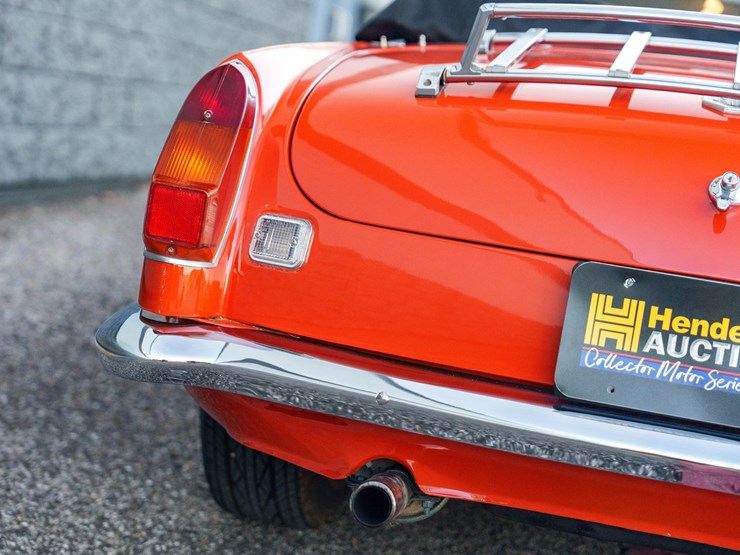 #1069-•-offered-at-no-reserve-|-1973-mg-mgb-mark-lll-convertible-image-23
