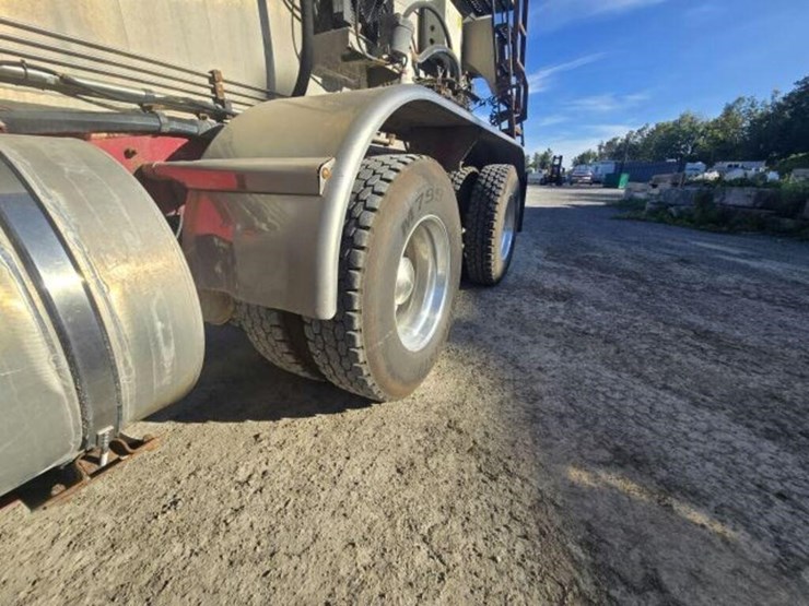 2016-kenworth-t880-image-54