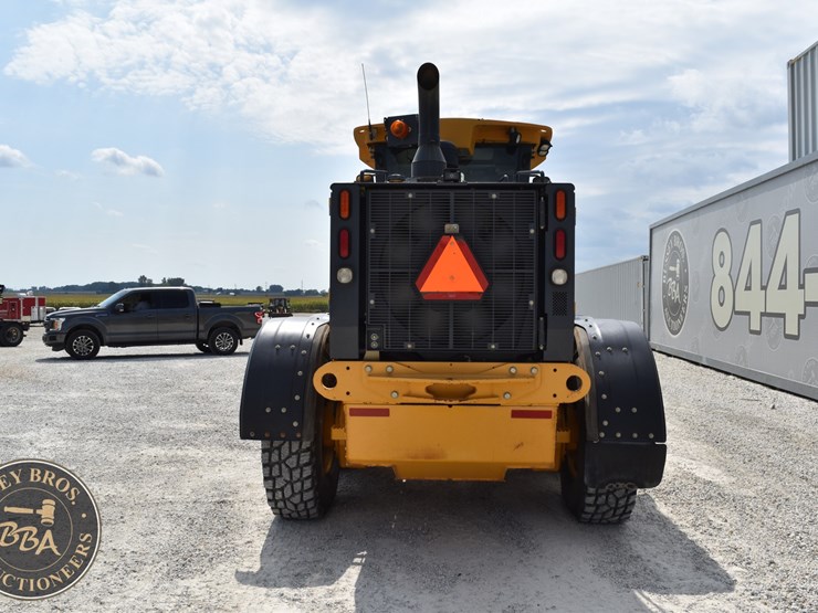 2010-deere-670g-image-12