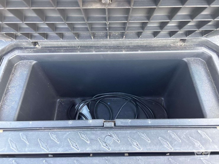 2024-vivid-ev-6-person-electric-cart-image-11