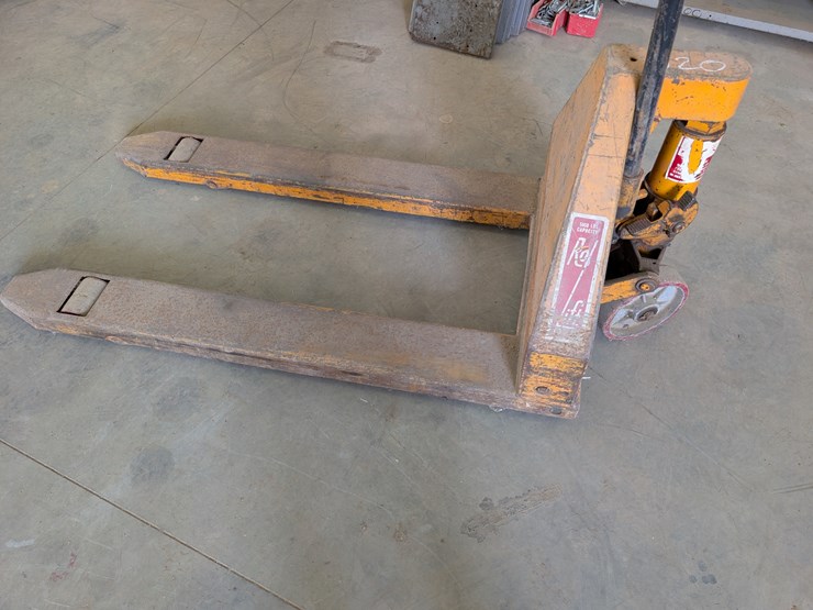 pallet-jack-image-2