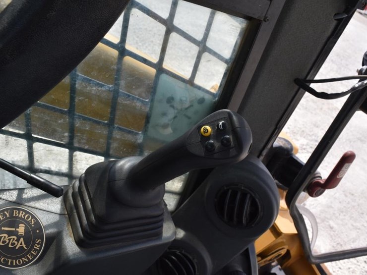 2022-caterpillar-289d3-image-53