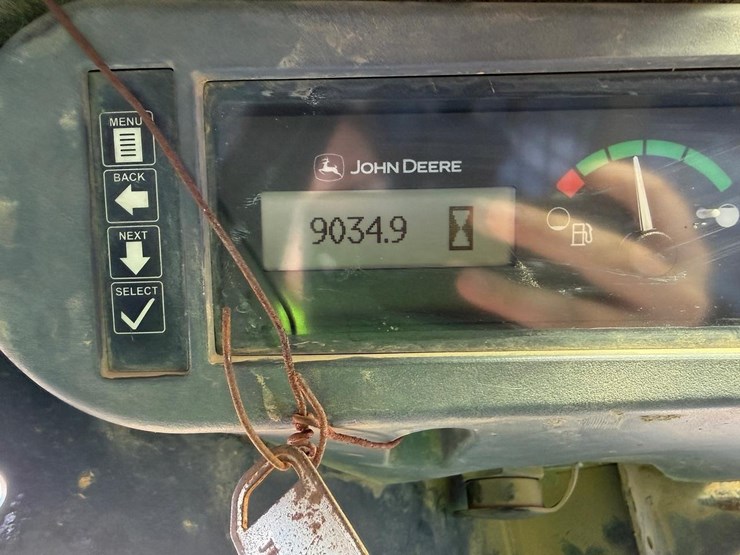 2010-deere-320d-image-22