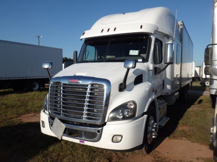 2018-freightliner-cascadia-113-image-1