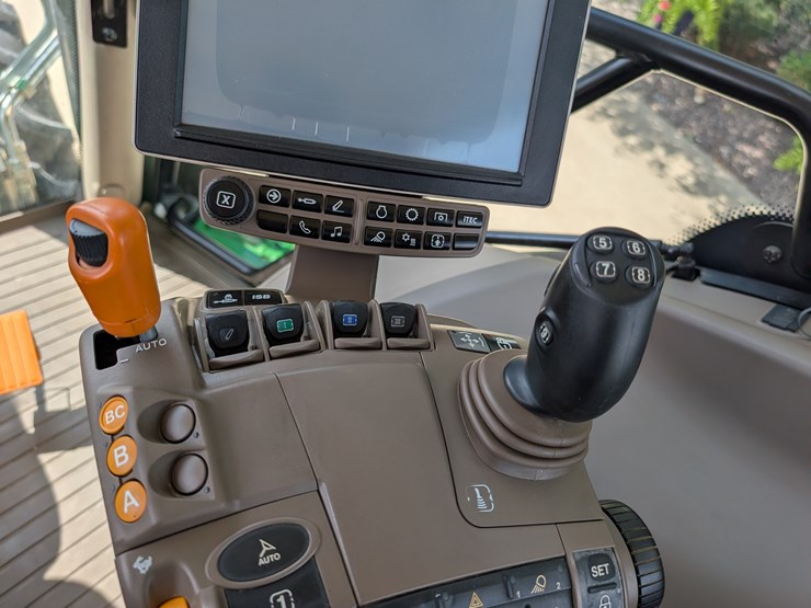 2015-john-deere-6175r-image-76
