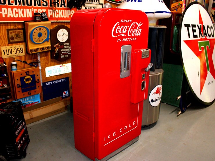 #1013-•-vintage-coca-cola-vending-machine-image-1