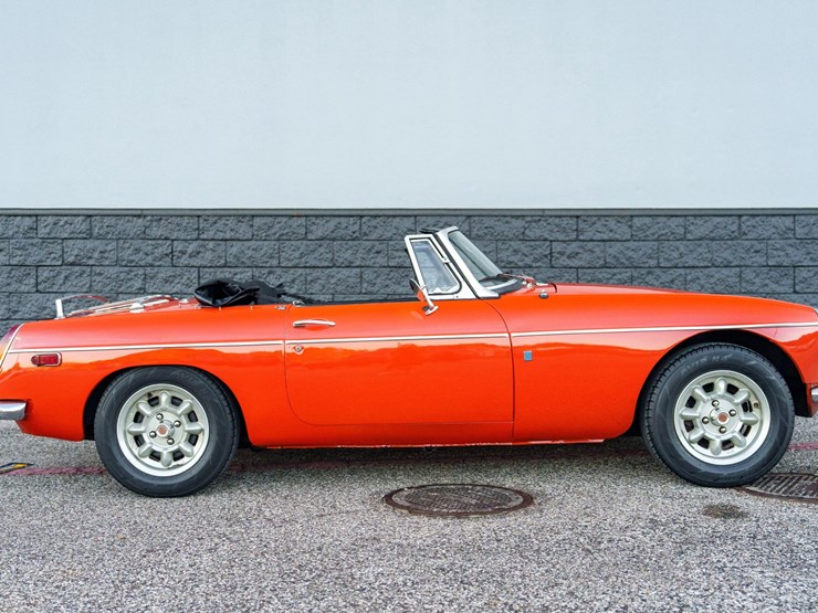 #1069-•-offered-at-no-reserve-|-1973-mg-mgb-mark-lll-convertible-image-16
