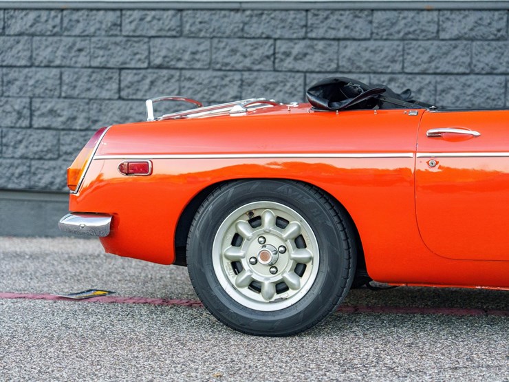 #1069-•-offered-at-no-reserve-|-1973-mg-mgb-mark-lll-convertible-image-11