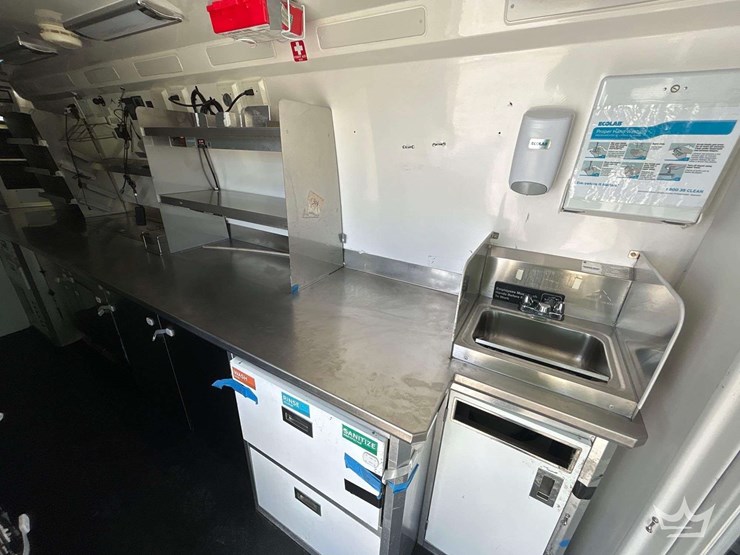 2021-mercedes-benz-sprinter-4500-image-34