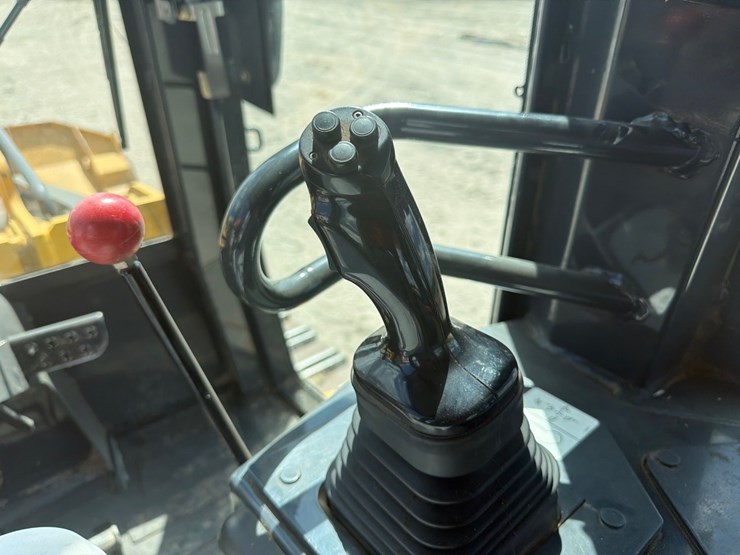 2020-deere-655k-image-28