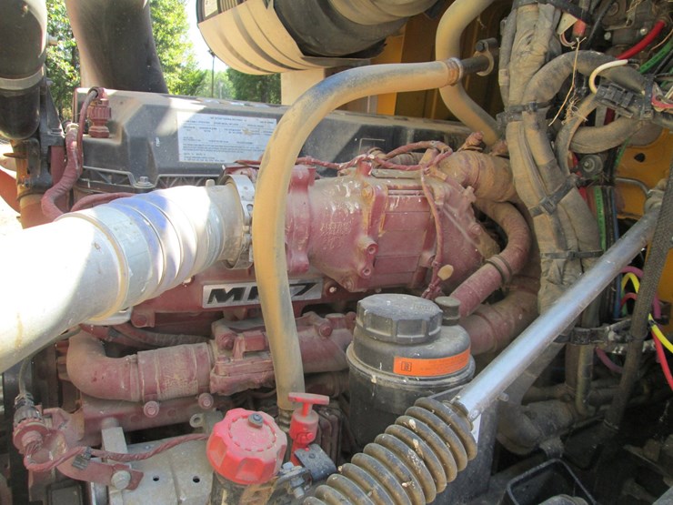 2019-mack-anthem-64t-image-41