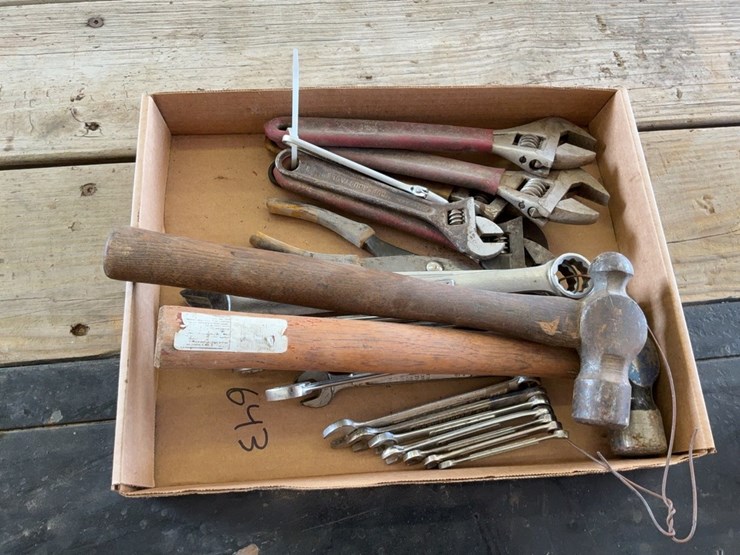 craftsman-standard-combination-wrench-set,-hammers,-and-adjustable-wrenches-image-1