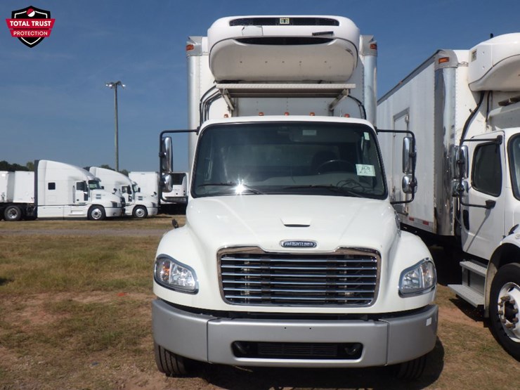 2020-freightliner-m2-106-image-2