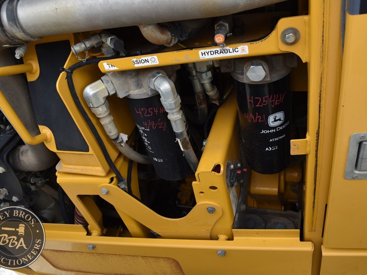 2010-deere-670g-image-47