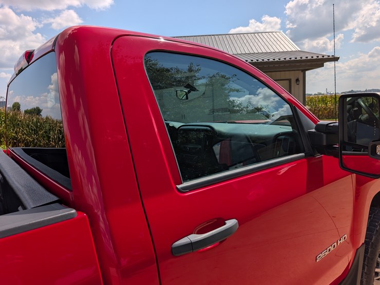 2018-chevrolet-2500hd-image-56
