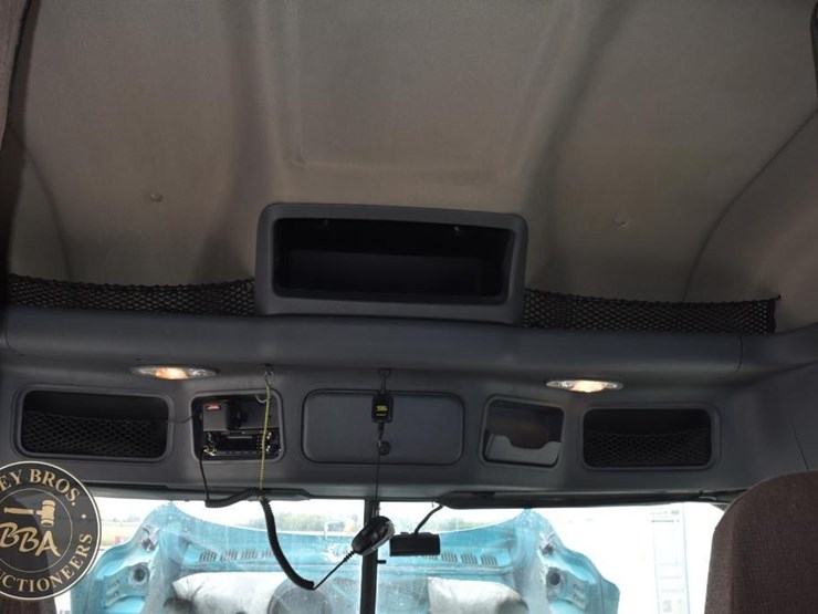 2016-freightliner-cascadia-125-image-57