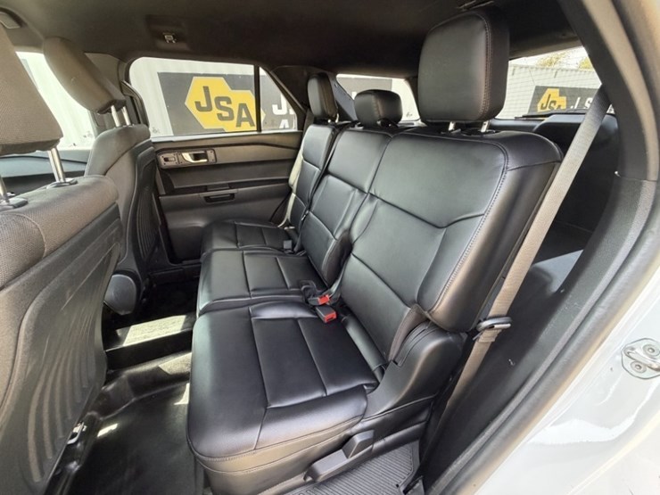 2020-ford-explorer-image-22