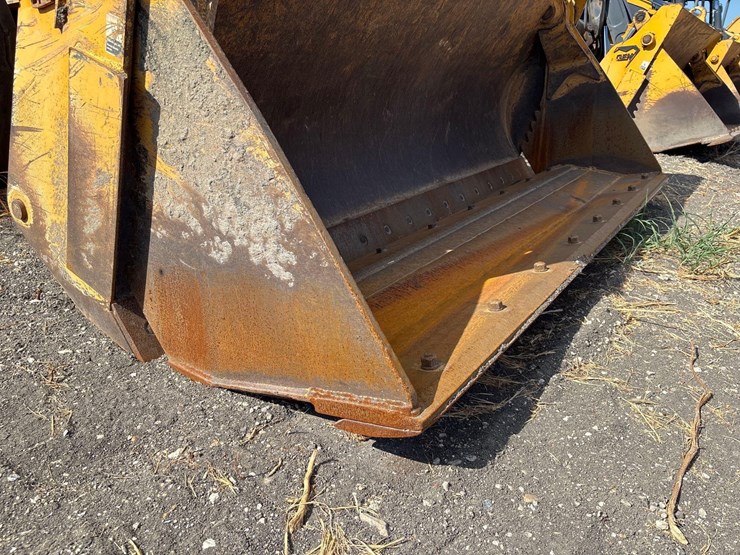 2021-deere-710l-image-11