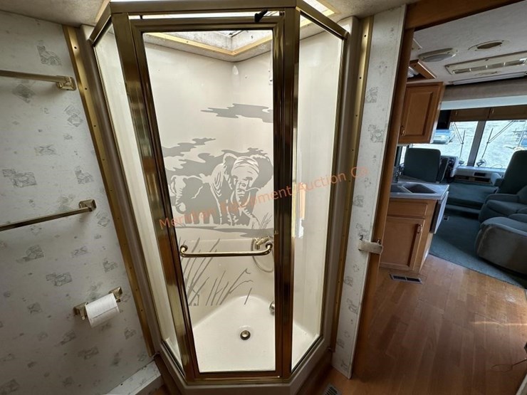 1999-safari-trek-24'-motorhome-image-34