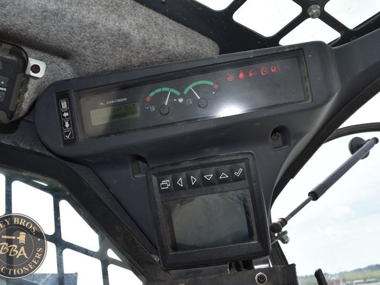 deere-333g-image-50