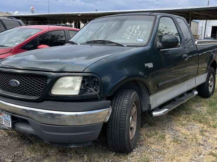 2002-ford-f150-xlt-image-1