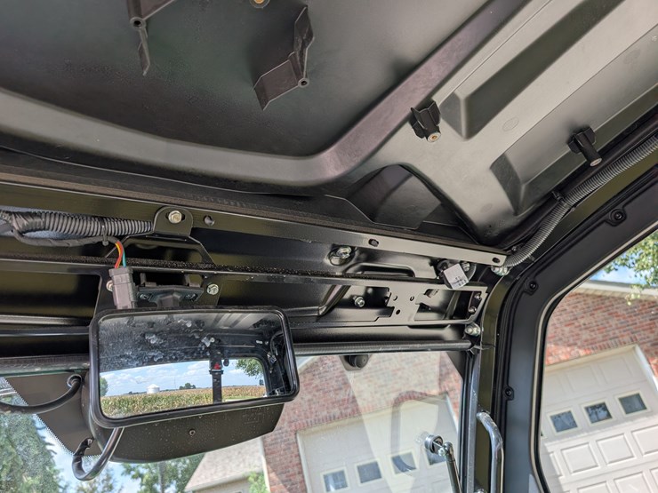 2019-john-deere-gator-image-56