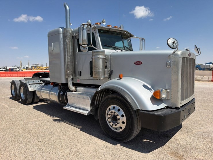 2015-peterbilt-367-image-3