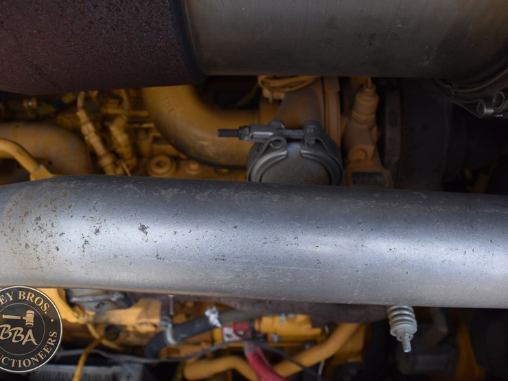 2010-deere-670g-image-37