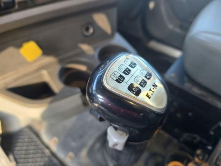 2016-kenworth-t880-image-19