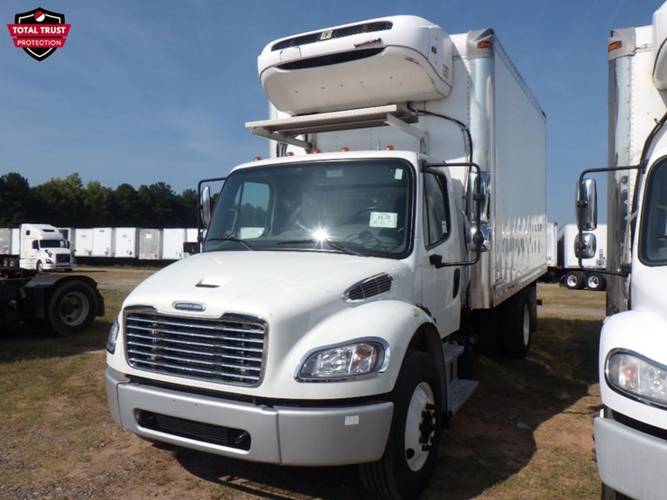 2020-freightliner-m2-106-image-1