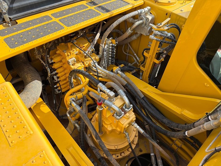 2022-komatsu-pc360-lc-11-image-22
