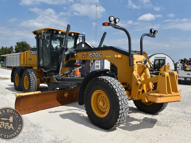 2010-deere-670g-image-17