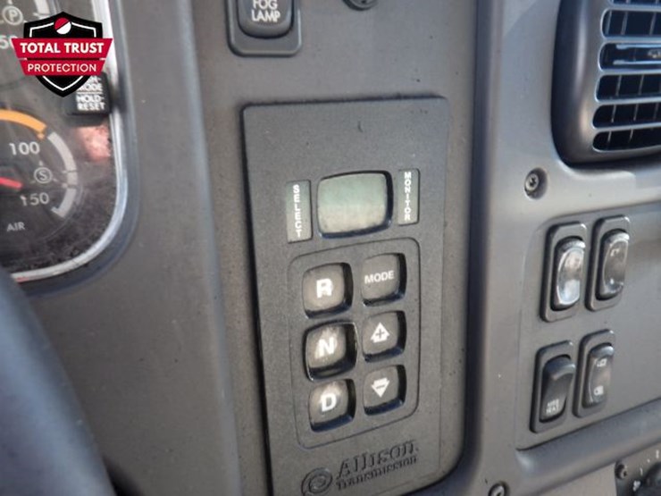 2020-freightliner-m2-106-image-12