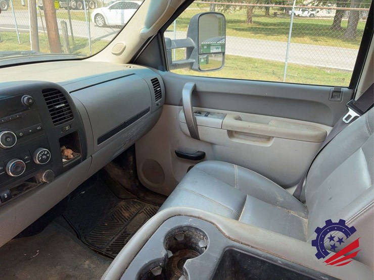 2013-chevrolet-silverado-2500hd-image-34