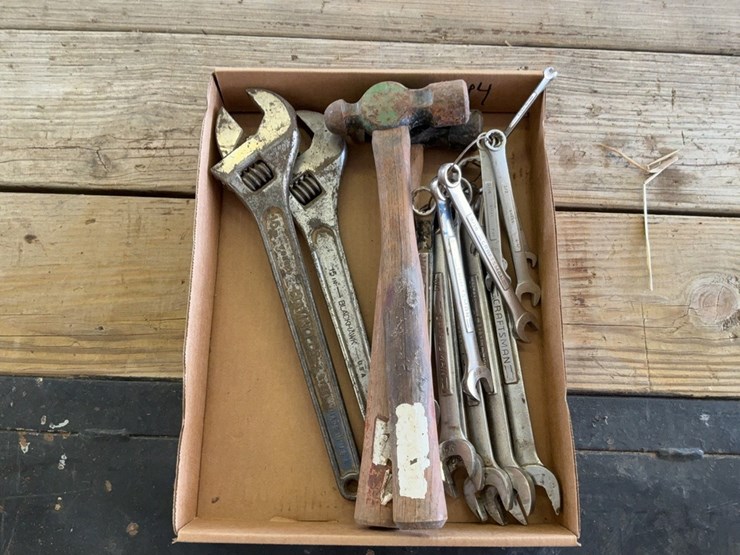 craftsman-standard-combination-wrench-set,-hammers,-and-adjustable-wrenches-image-5