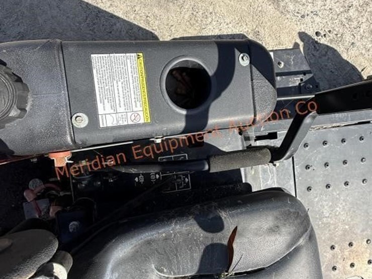 ariens-zoom-1640-zero-lawn-mower--non-operable-image-17