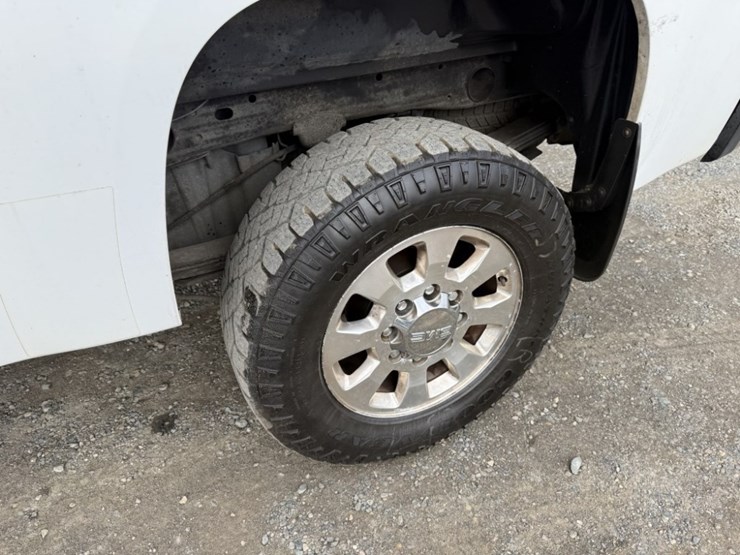 2011-gmc-sierra-2500-image-12