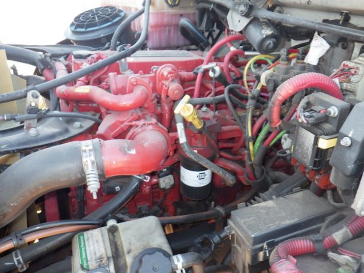 2019-freightliner-m2-106-image-19