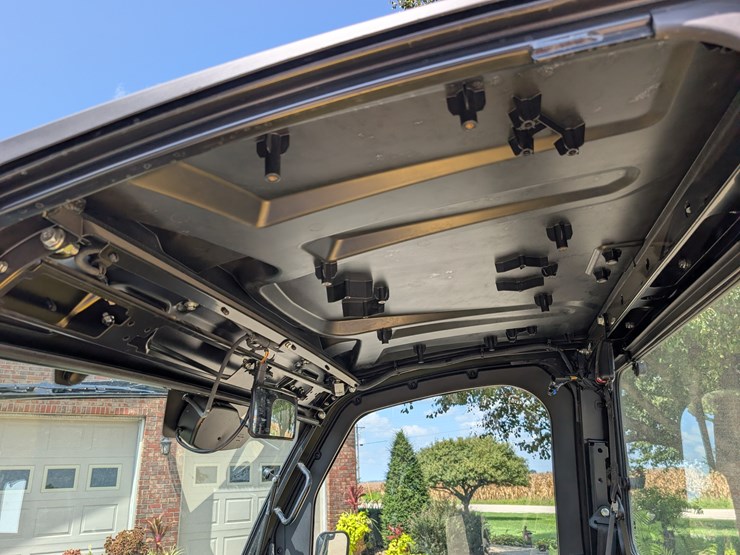 2019-john-deere-gator-image-45