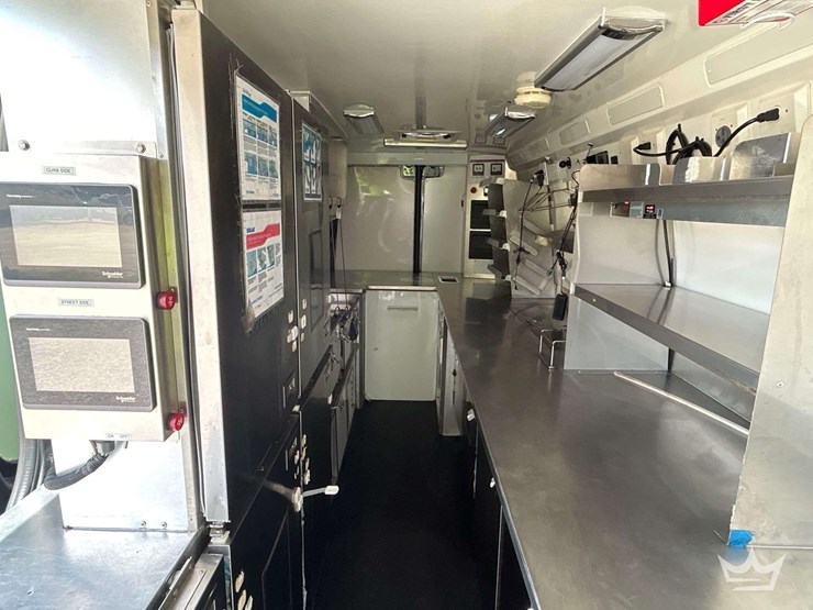 2021-mercedes-benz-sprinter-4500-image-27