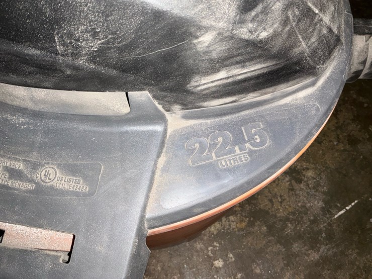 #104-•-2-milwaukee-4-1/2"-corded-angle-grinders-and-ridgid-wet&dry-shop-vac-image-17