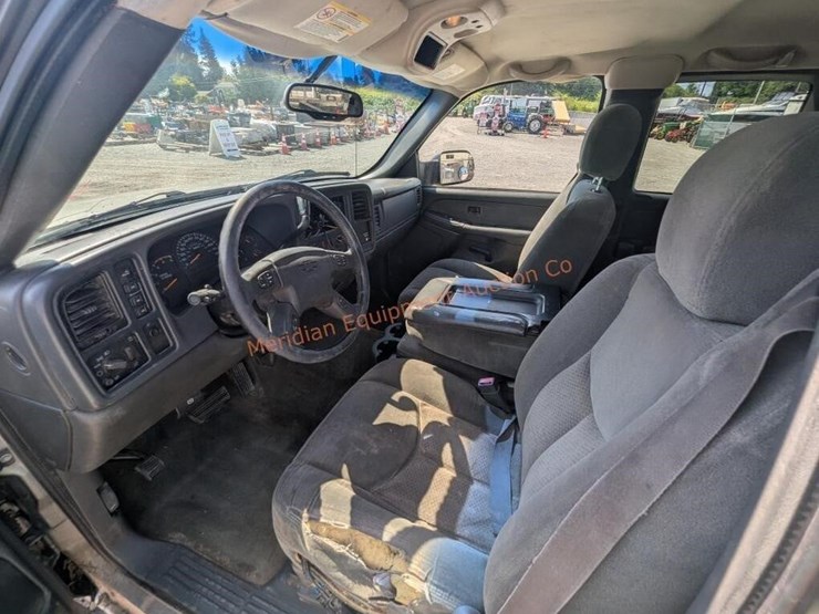 2003-chevrolet-silverado-2500hd-image-15