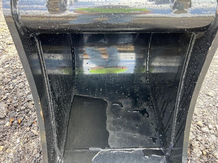 18”-quick-attach-excavator-bucket-for-kx40-image-6