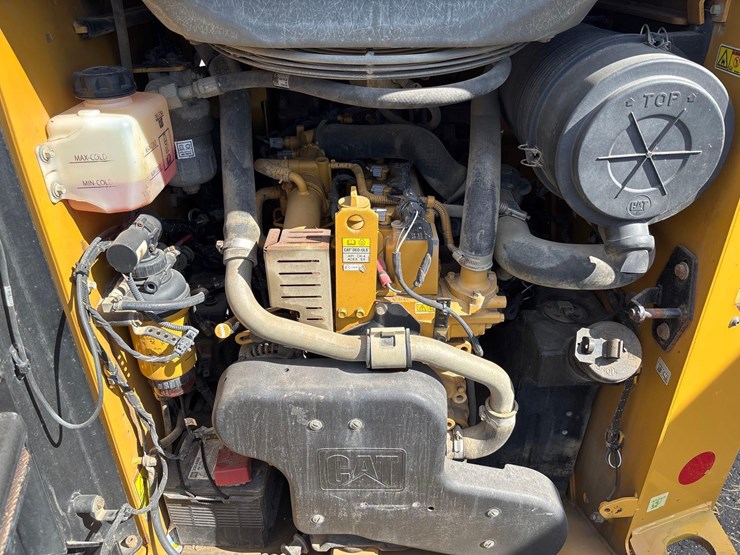 2022-caterpillar-259d3-image-21