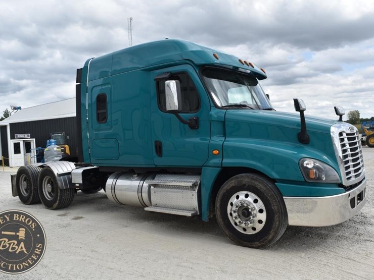 2016-freightliner-cascadia-125-image-13