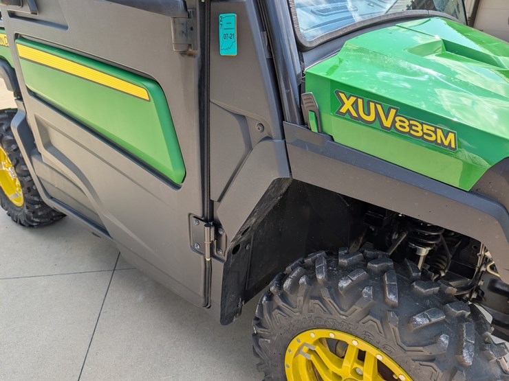 2019-john-deere-gator-image-35