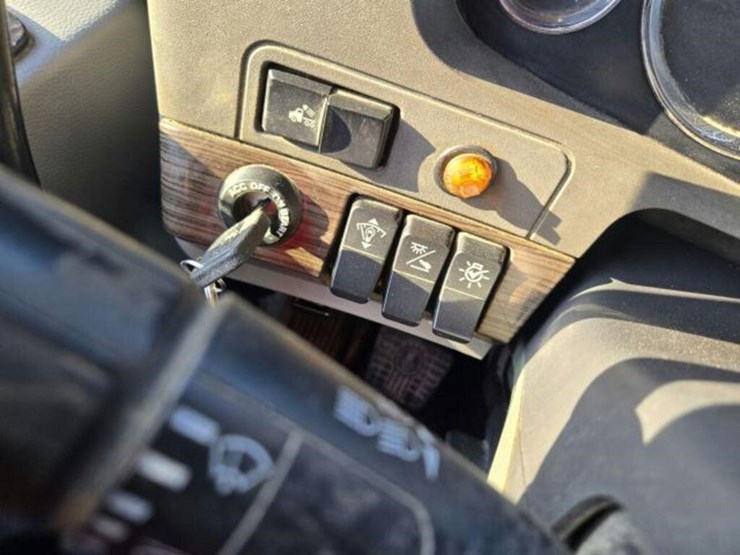 2016-kenworth-t880-image-23